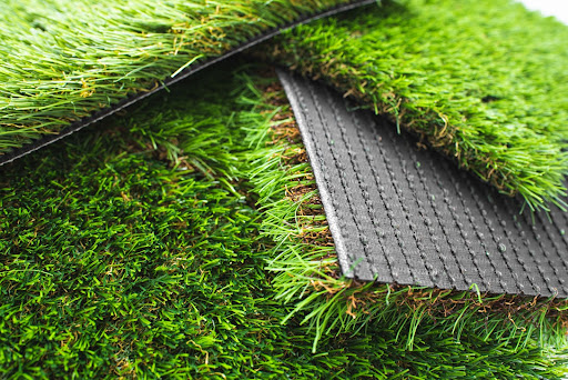 Artificial grass floor for winter installation, providing a durable and low-maintenance alternative.